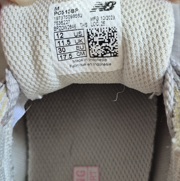 New Balance Kids' Sneakers in Light Gray and Bright Pink - Picture 5 of 7